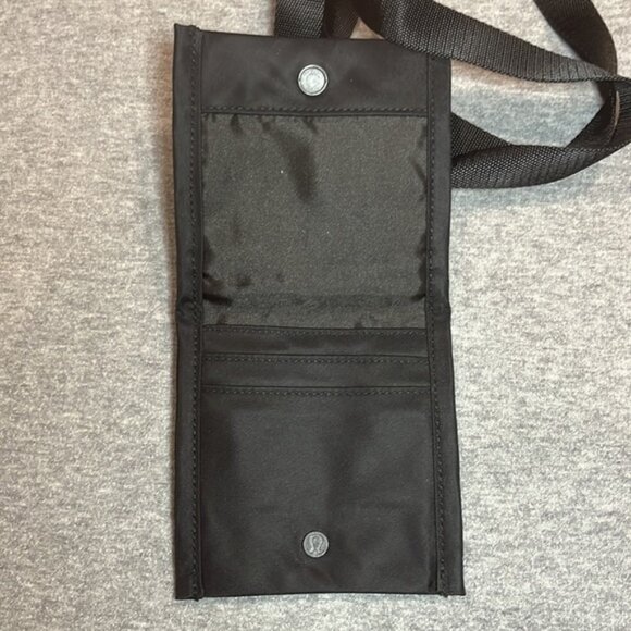 LULULEMON Black Ever Ready crossbody wallet. - Picture 4 of 9